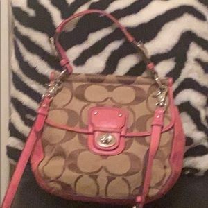 Coach purse w/zipper closure and shoulder strap.